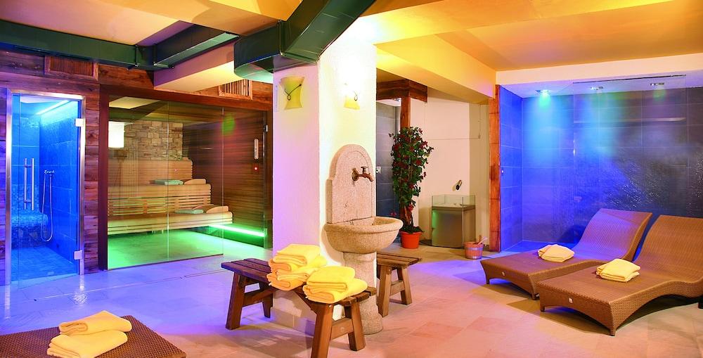 Hotel Dolomiti Schloss Canazei