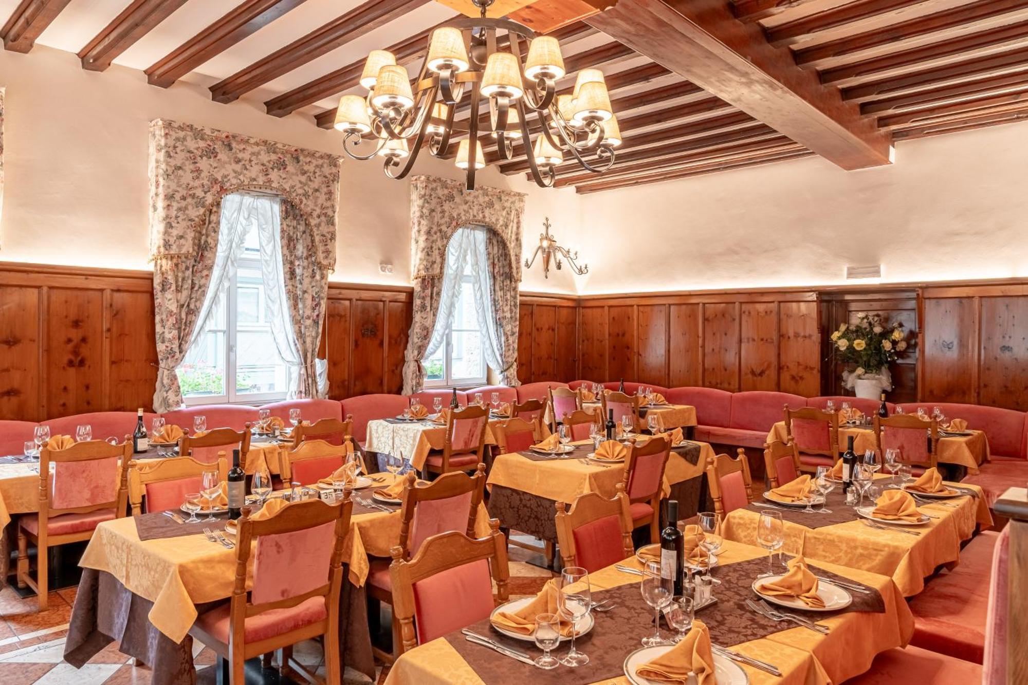 Dolomiti Schloss Hotel