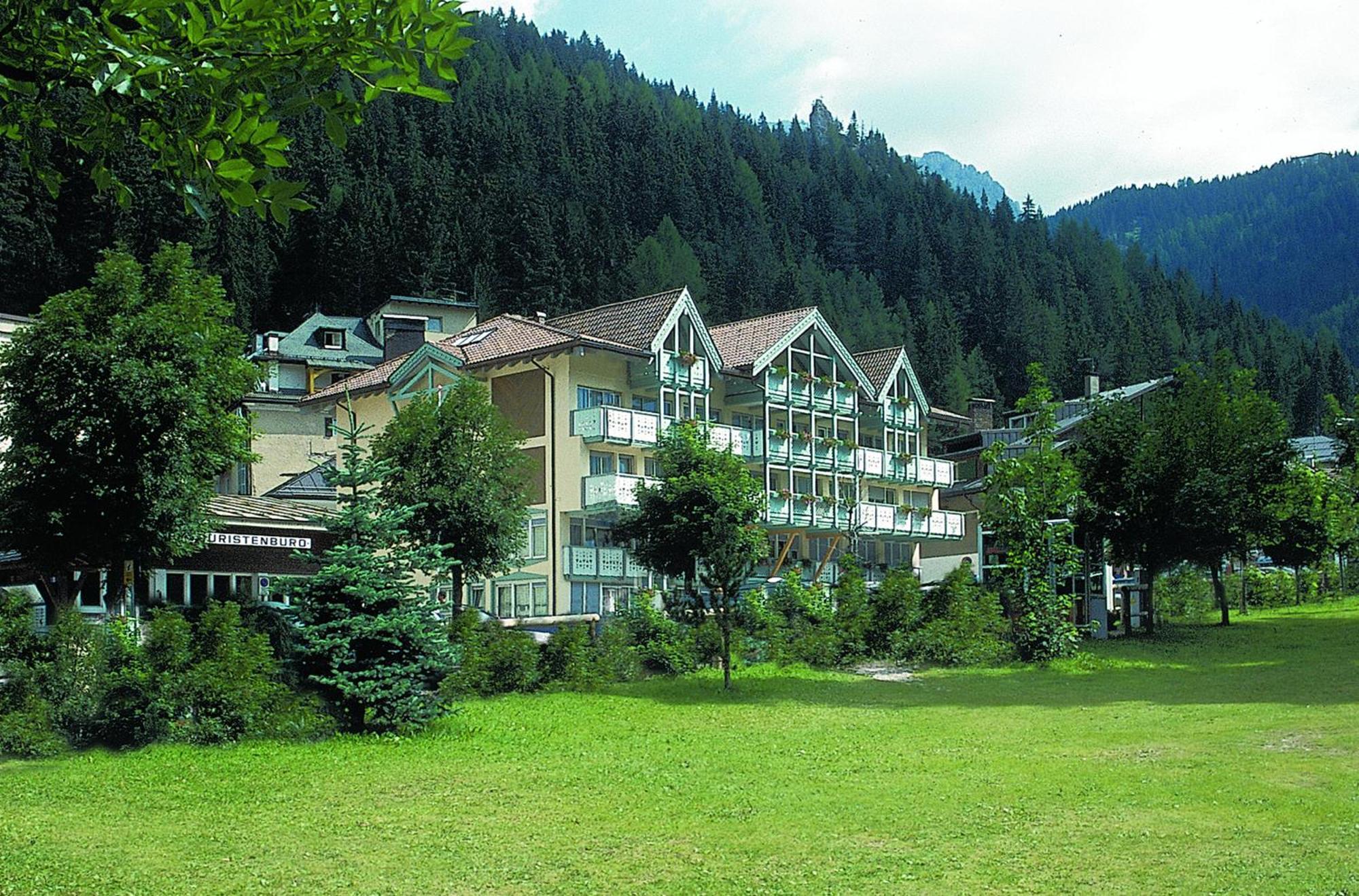 Dolomiti Schloss Hotel 4*
